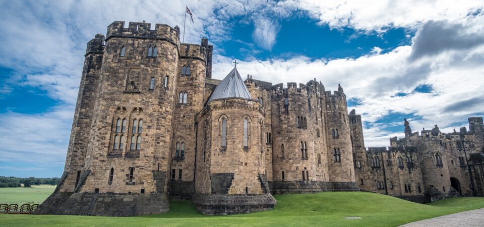 Alnwick Castle in Alnwick in the English county of Northumberland, United Kingdom. It is a location for films and programs.